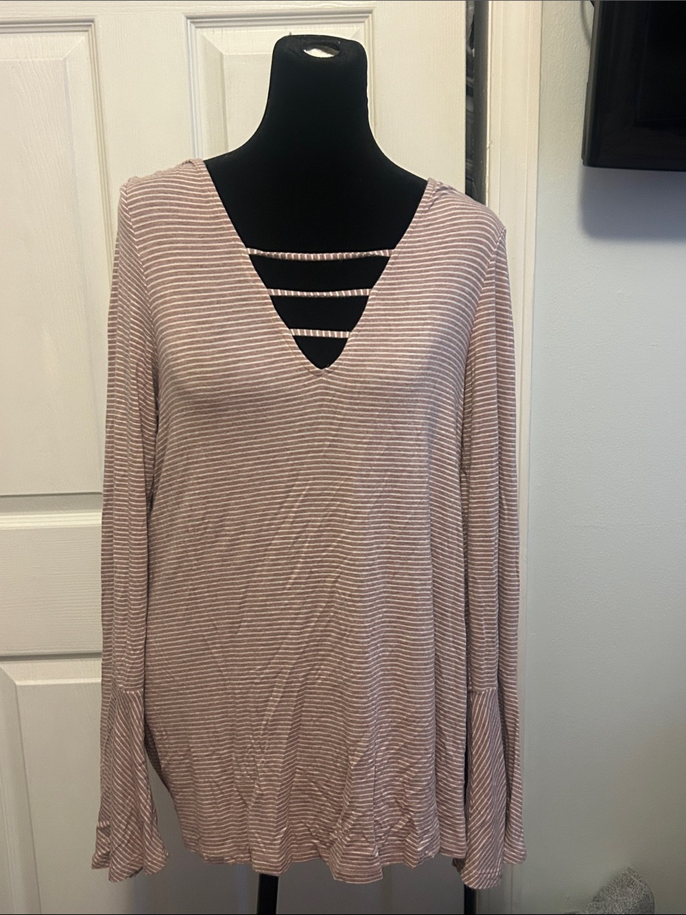 American Eagle Outfitters Mauve & White Striped V‑Neck Long Sleeve Top
